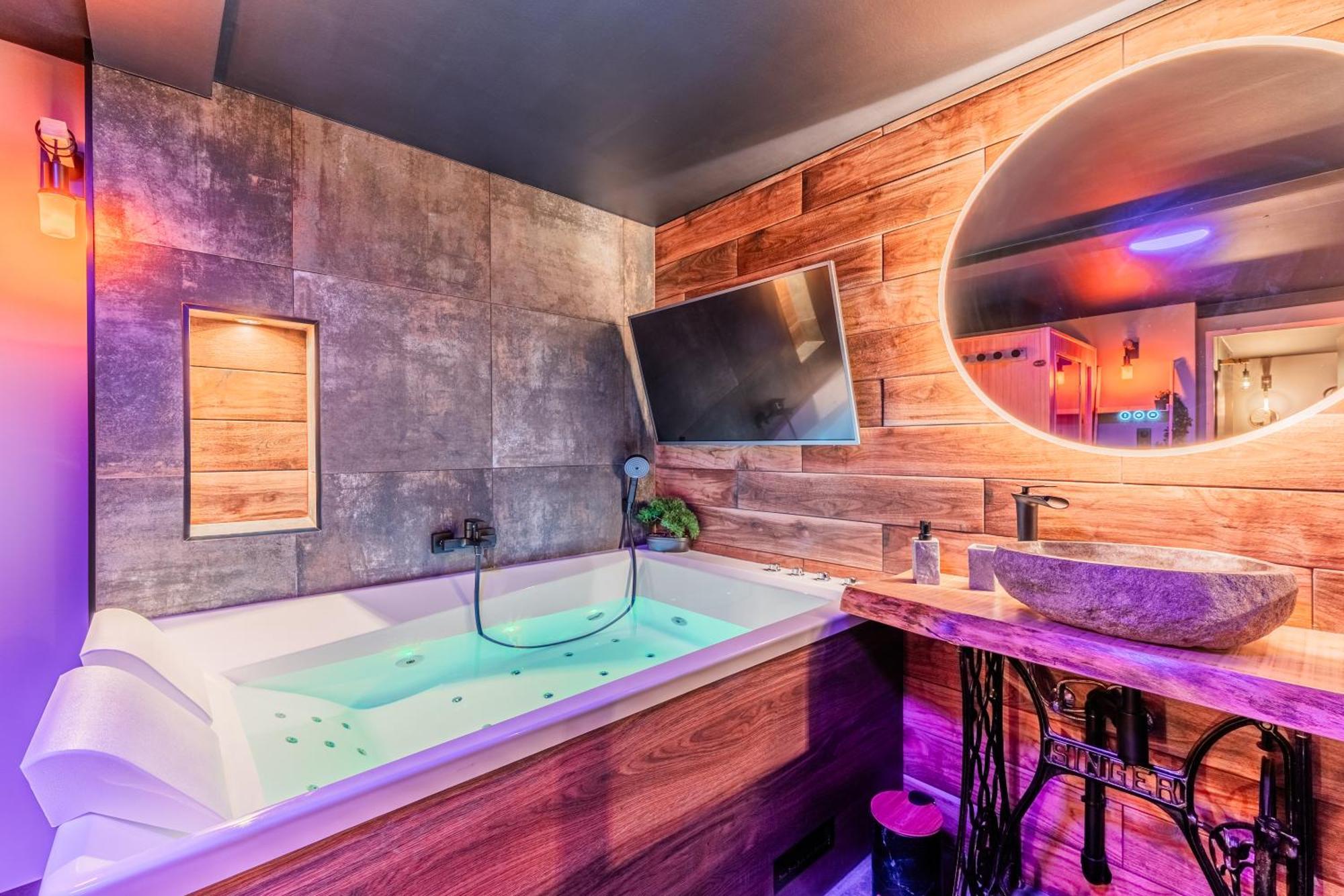 Love Room And Luxe Sous Les Colombages D'Alsace Drusenheim Экстерьер фото